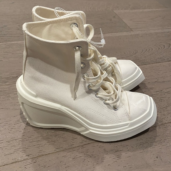 Converse Cream Lace-Up Women's Boots - Picture 2 of 6